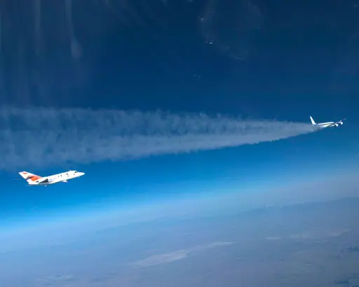 Alternative fuel effects on contrails and cruise emi ssions access i flight test 2013.webp